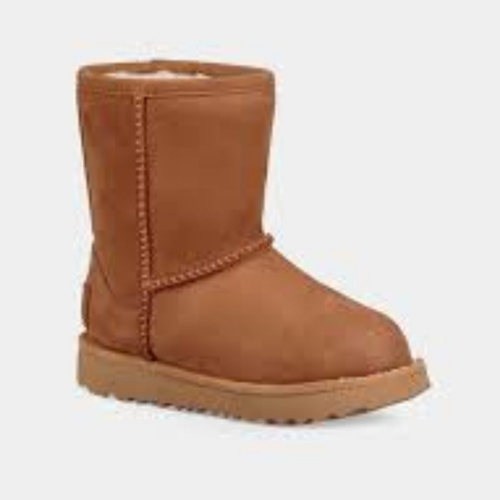 UGG Toddlers Classic II Weather Short size 6 Chestnut